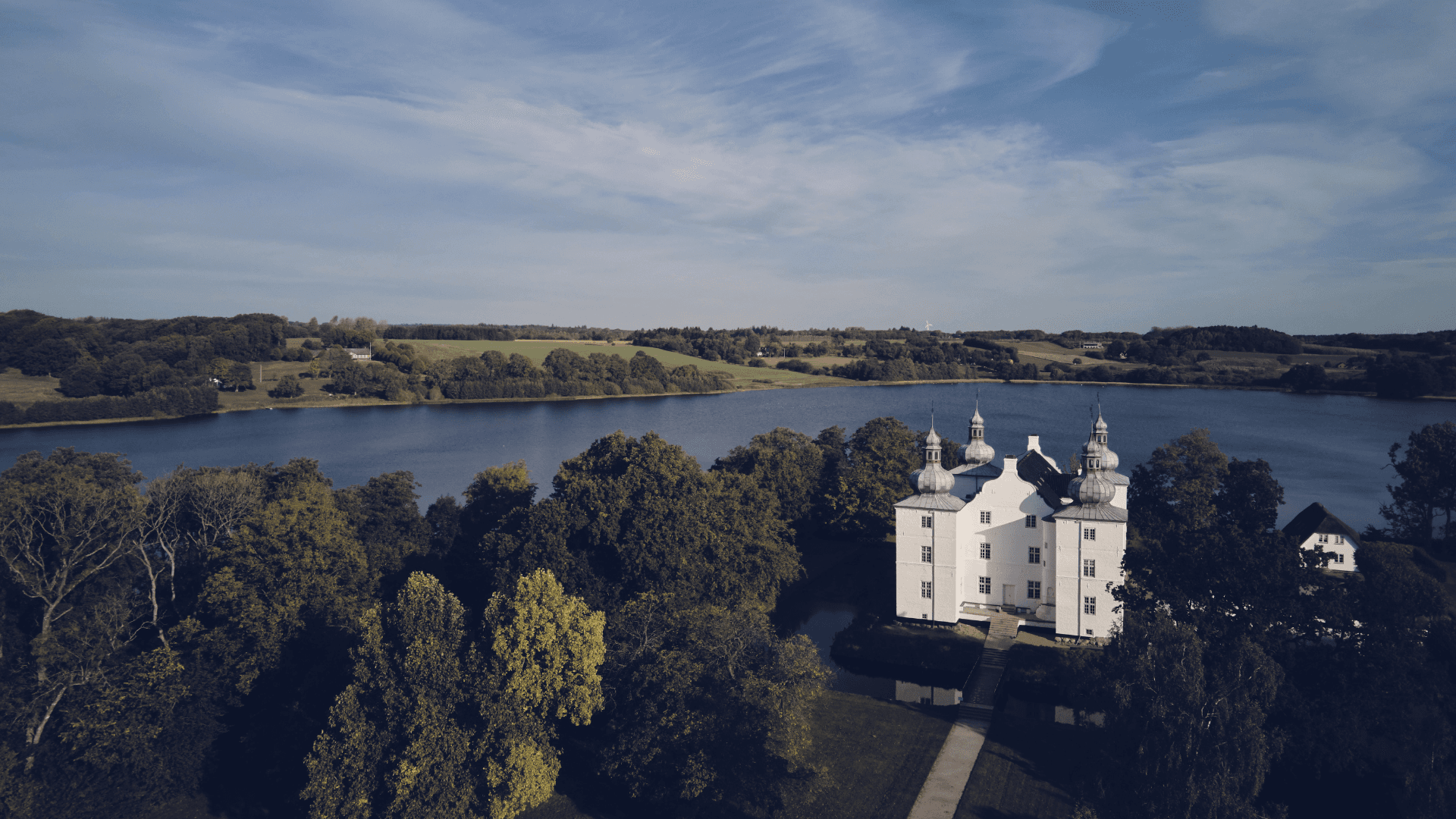 Drohnenaufnahme über das Gebiet bei Schloss Engelsholm