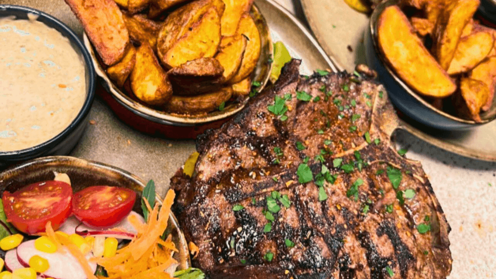 Steak mit Pommes frites bei Café 89