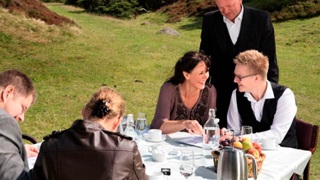 Rold Storkro Mennesker hygger sig over middag